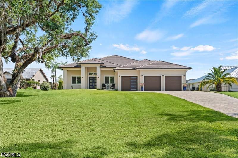 3 bedroom SingleFamilyResidence at 1311 Riverbend Dr, Riverbend Estates, Labelle — photo 3