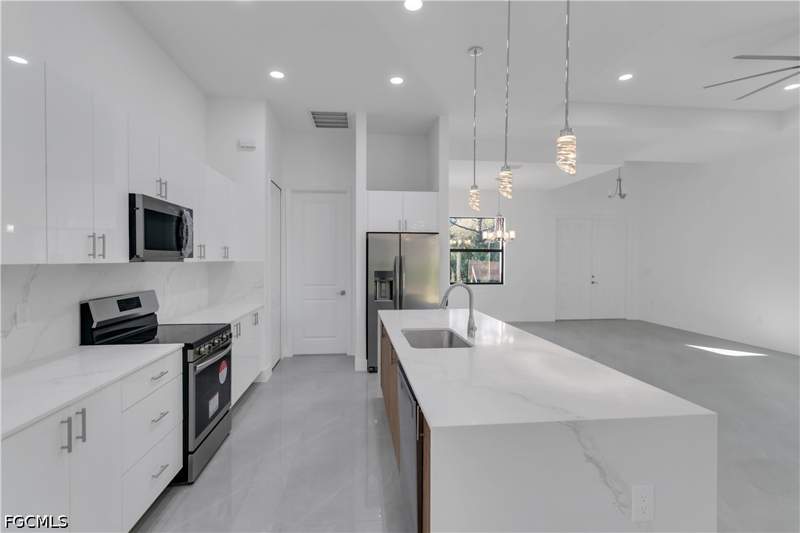 4 bedroom SingleFamilyResidence at 2613 39th St W, Lehigh Acres, Lehigh Acres — photo 2
