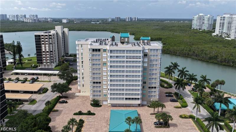 3 bedroom Condominium at 21 Bluebill Ave 303, Gulf Breeze At Vanderbilt, Naples — photo 3