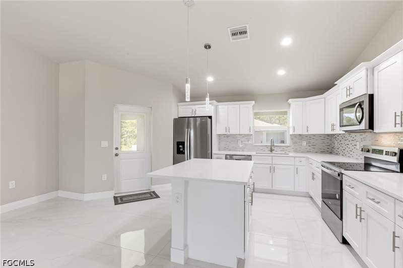 3 bedroom SingleFamilyResidence at 1893 Weldon Ave, Greenbriar, Lehigh Acres — photo 5