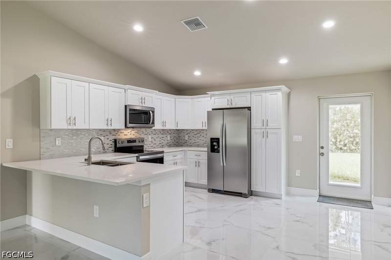 3 bedroom SingleFamilyResidence at 128 Sanborn Dr, Greenbriar, Lehigh Acres — photo 2