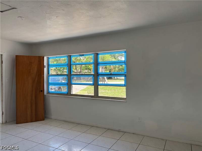 2 bedroom SingleFamilyResidence at 3977 Seminole Ave, Morningside Addition, Fort Myers — photo 2