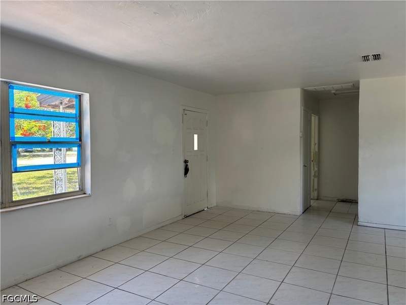 2 bedroom SingleFamilyResidence at 3977 Seminole Ave, Morningside Addition, Fort Myers — photo 3