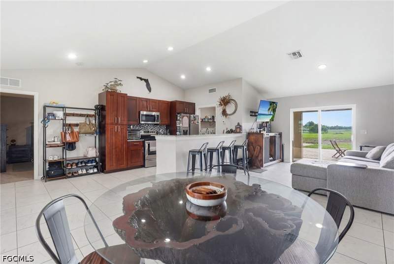 3 bedroom SingleFamilyResidence at 7075 Tide Cir, Port Labelle, Labelle — photo 5