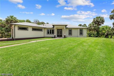 556 6th St SE, Naples FL - photo 6 of 50