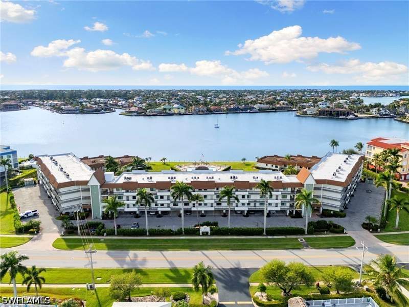 2 bedroom Condominium at 750 W Elkcam Cir 215, Smokehouse Harbour, Marco Island — photo 2