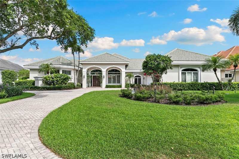 4 bedroom SingleFamilyResidence at 6991 Greentree Dr, Barrington At Pelican Bay, Naples — photo 1