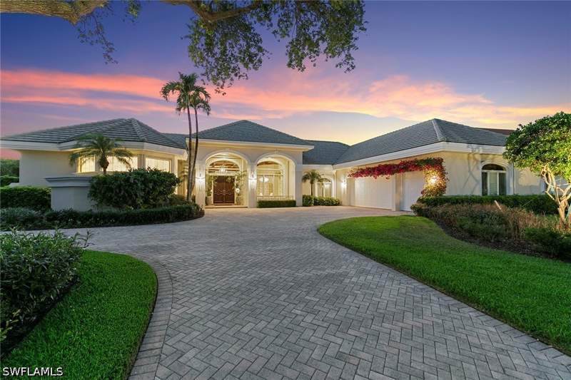 4 bedroom SingleFamilyResidence at 6991 Greentree Dr, Barrington At Pelican Bay, Naples — photo 3