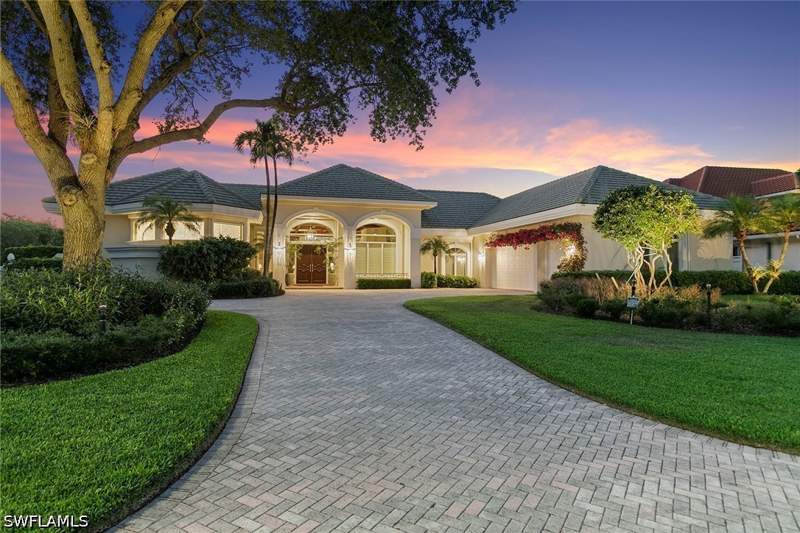 4 bedroom SingleFamilyResidence at 6991 Greentree Dr, Barrington At Pelican Bay, Naples — photo 5