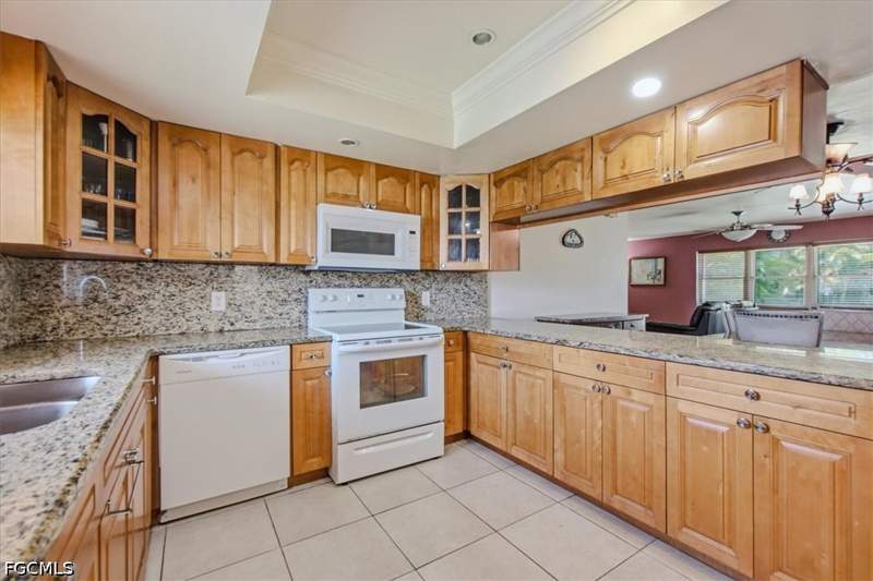 2 bedroom Condominium at 4704 SE 6th Ave C, Canary Palm Condo, Cape Coral — photo 2