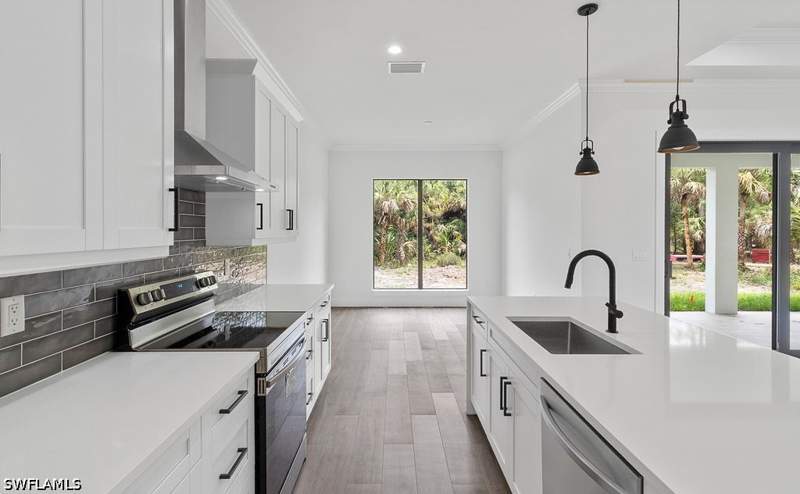 3 bedroom SingleFamilyResidence at 562 20th St SE, Golden Gate Estates, Naples — photo 4