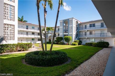 5 High Point Cir W 104, Naples FL - photo 17 of 40
