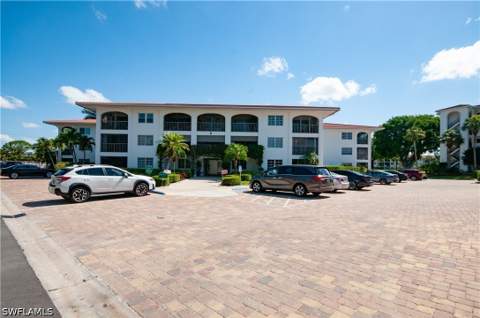 5 High Point Cir W 104, Naples FL - photo 20 of 40