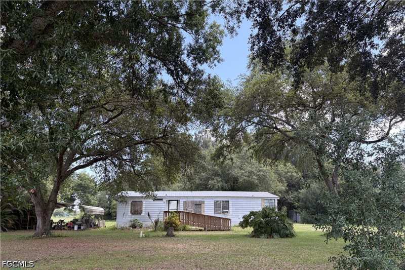 3 bedroom ManufacturedHome at 223 Pine Ln, Flaghole, Clewiston — photo 1