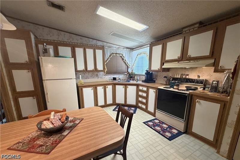 3 bedroom ManufacturedHome at 223 Pine Ln, Flaghole, Clewiston — photo 4