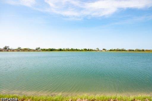 3 bedroom SingleFamilyResidence at 847 Stonewater Lake Ter W, Stonewater, Cape Coral — photo 4