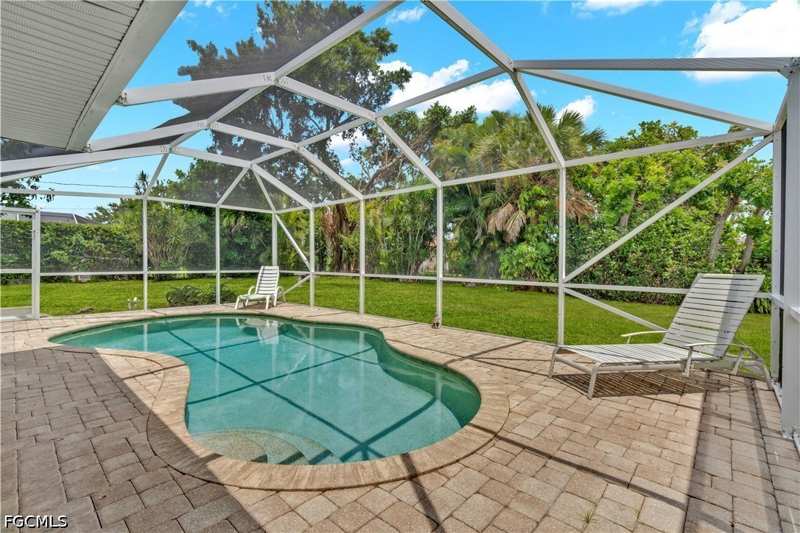 3 bedroom SingleFamilyResidence at 1121 SE 36th St, Cape Coral, Cape Coral — photo 1