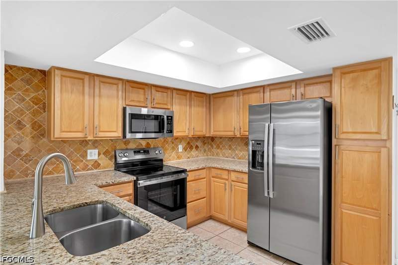 3 bedroom SingleFamilyResidence at 1121 SE 36th St, Cape Coral, Cape Coral — photo 2