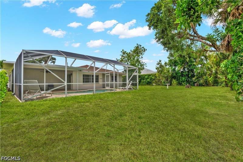 3 bedroom SingleFamilyResidence at 1121 SE 36th St, Cape Coral, Cape Coral — photo 4