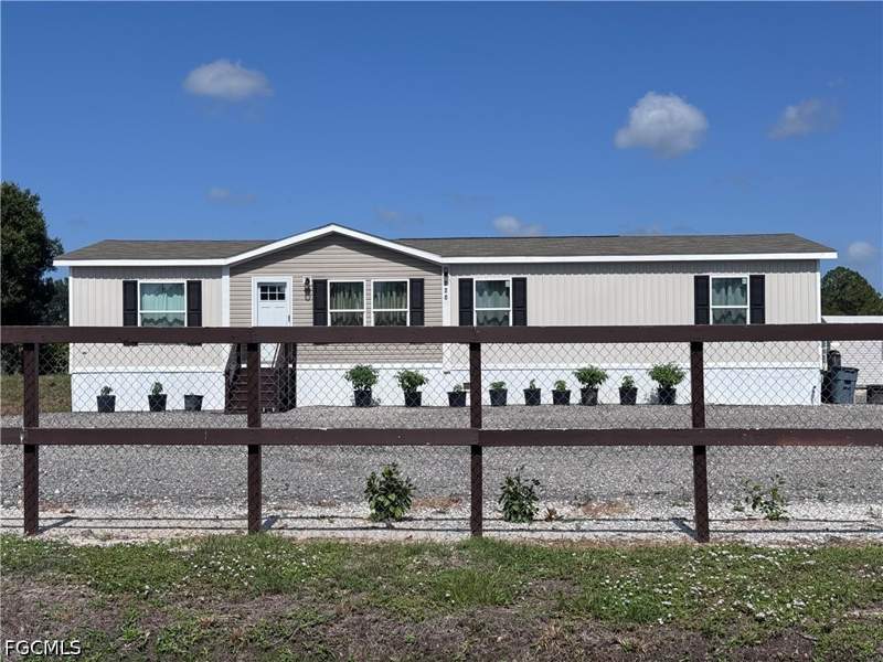 4 bedroom ManufacturedHome at 220 N Zambria St, Montura Ranch Estates, Clewiston — photo 3