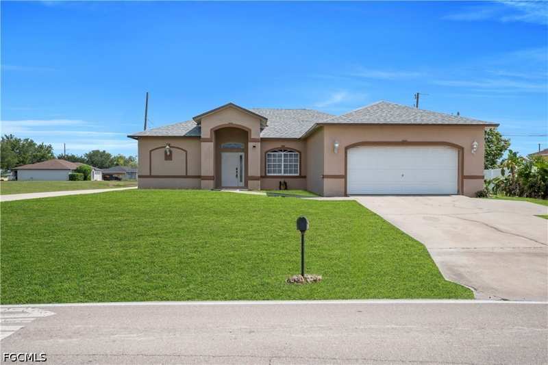 3 bedroom SingleFamilyResidence at 21 Kismet Pkwy E, Cape Coral, Cape Coral — photo 1