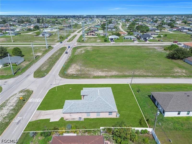 3 bedroom SingleFamilyResidence at 21 Kismet Pkwy E, Cape Coral, Cape Coral — photo 2