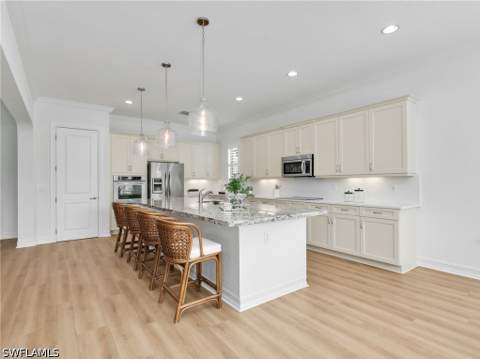 9454 Greenleigh Ct, Naples FL - photo 9 of 47