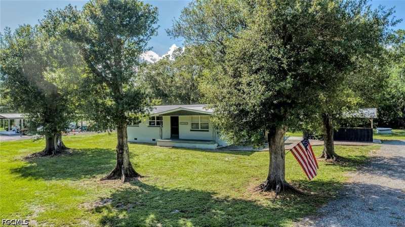 3 bedroom SingleFamilyResidence at 1270 Nobles Rd, North Labelle, Labelle — photo 1
