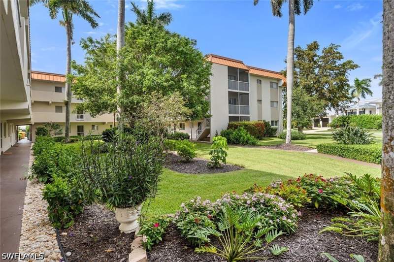 2 bedroom Condominium at 1100 Gulf Shore Blvd N 312, Eleven Hundred Club, Naples — photo 5