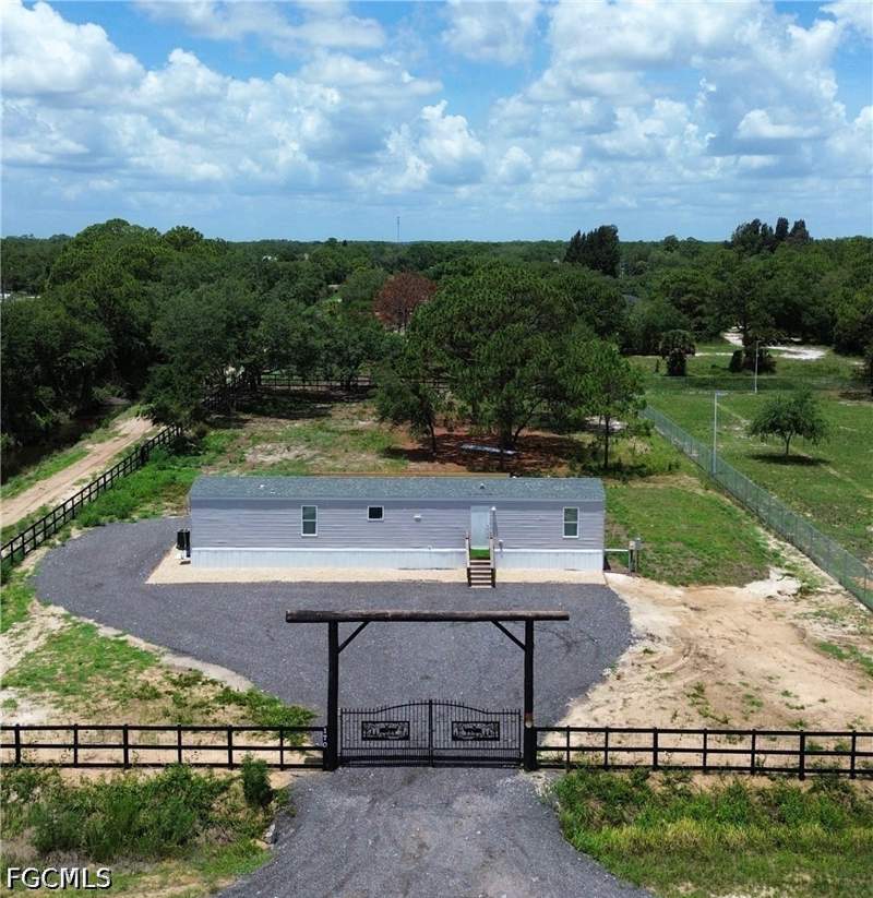 3 bedroom ManufacturedHome at 170 S Jinete St, Montura Ranch Estates, Clewiston — photo 2