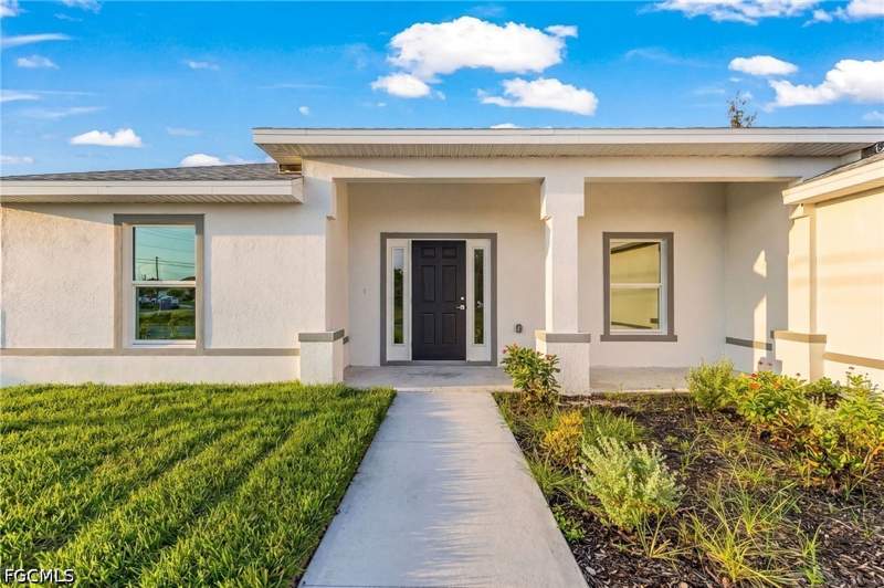 4 bedroom SingleFamilyResidence at 126 NE 9th St, Cape Coral, Cape Coral — photo 2