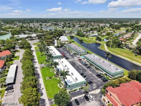 300 Valley Stream Dr 8A, Naples FL - photo 12 of 29
