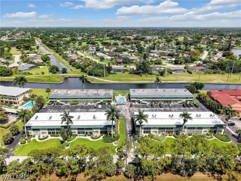 300 Valley Stream Dr 8A, Naples FL - photo 13 of 29