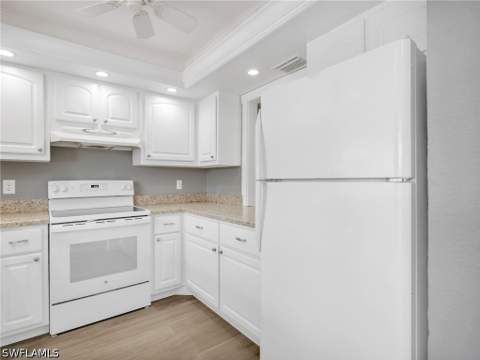 300 Valley Stream Dr 8A, Naples FL - photo 19 of 29