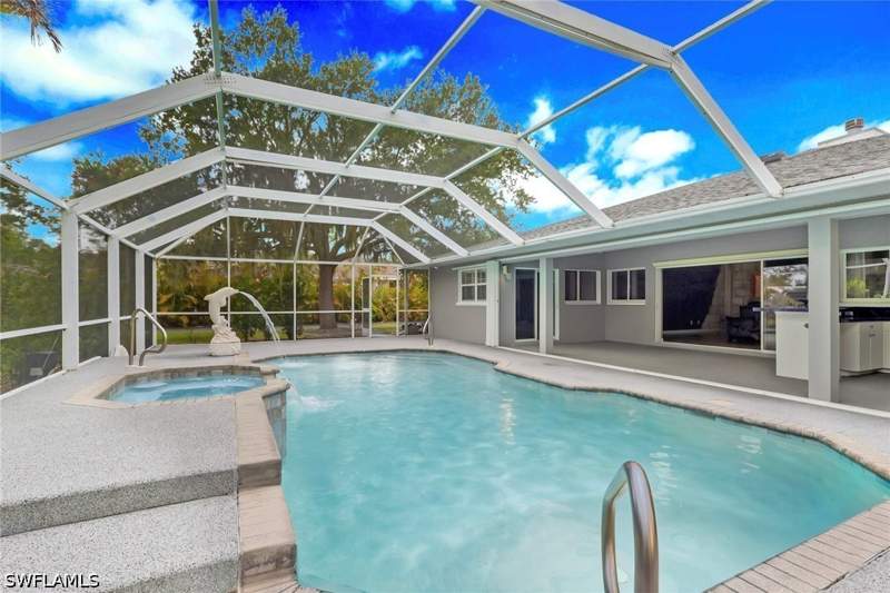 5 bedroom SingleFamilyResidence at 15261 Shamrock Dr, Briarcliff, Fort Myers — photo 2