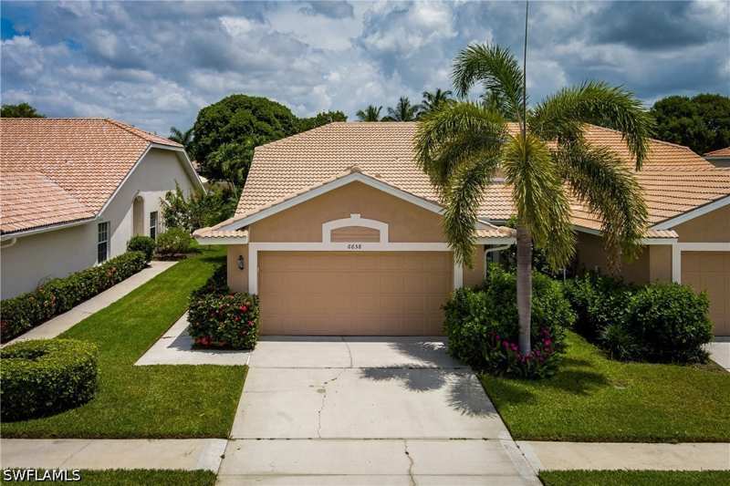 2 bedroom Attached at 6658 Castlelawn Pl 9, Calumet Reserve, Naples — photo 1