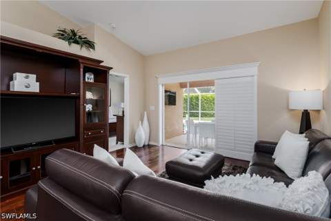 6658 Castlelawn Pl 9, Naples FL - photo 14 of 38