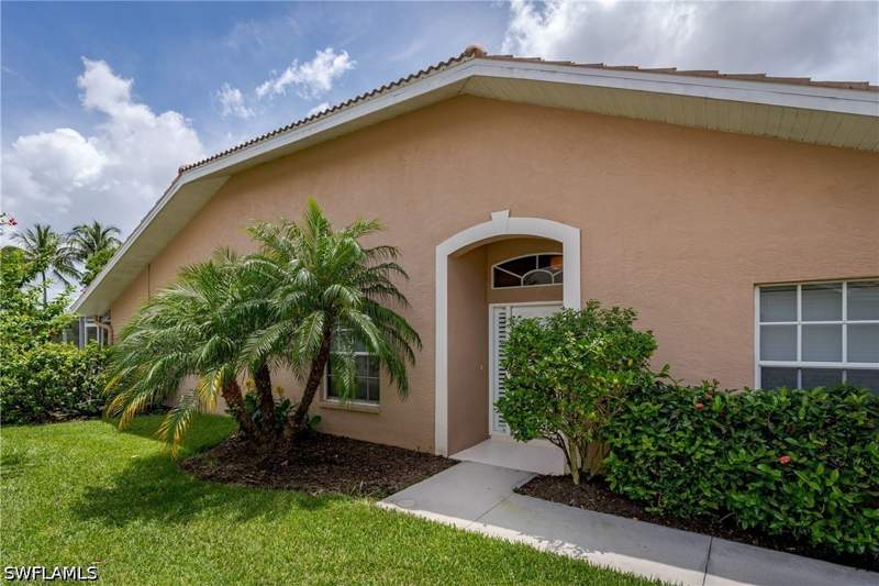 2 bedroom Attached at 6658 Castlelawn Pl 9, Calumet Reserve, Naples — photo 4