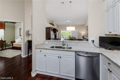6658 Castlelawn Pl 9, Naples FL - photo 8 of 38