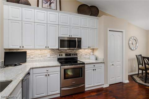 6658 Castlelawn Pl 9, Naples FL - photo 9 of 38