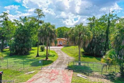 160 19th St NW, Naples FL - photo 8 of 9