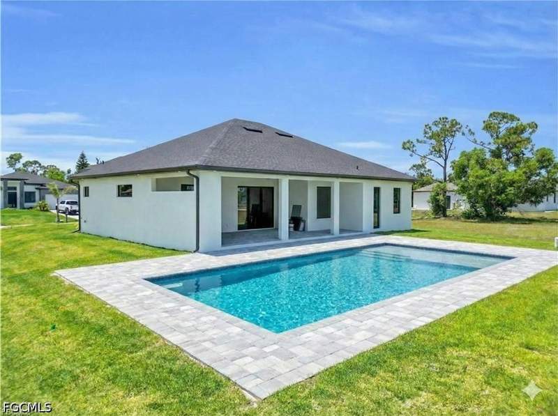 4 bedroom SingleFamilyResidence at 3916 NE 17th Ave, Cape Coral, Cape Coral — photo 2
