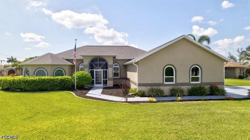 3 bedroom SingleFamilyResidence at 420 SE 32nd St, Cape Coral, Cape Coral — photo 1