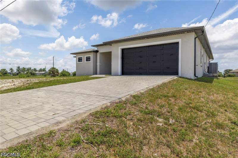 3 bedroom SingleFamilyResidence at 4304 Jacaranda Pkwy W, Cape Coral, Cape Coral — photo 3