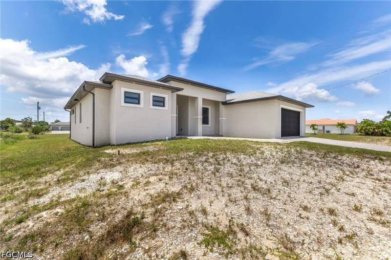 3 bedroom SingleFamilyResidence at 4304 Jacaranda Pkwy W, Cape Coral, Cape Coral — photo 4