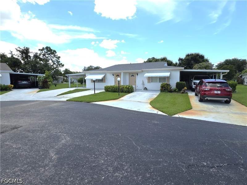2 bedroom Attached at 1 Dutch Iris Ln, Pinewood Condominium, Lehigh Acres — photo 2