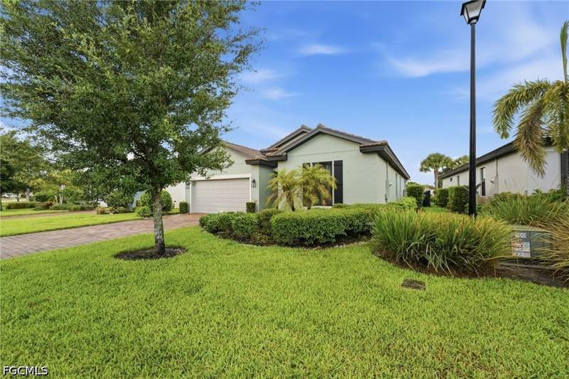 3 bedroom SingleFamilyResidence at 16095 Mistflower Dr, Hampton Lakes, Alva — photo 2