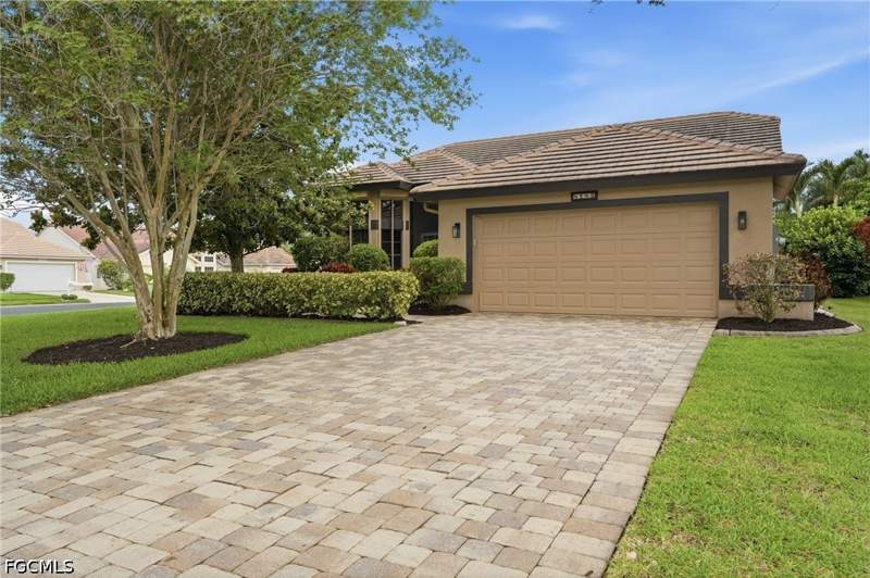 2 bedroom SingleFamilyResidence at 8185 Breton Cir, Cross Creek Estates, Fort Myers — photo 3