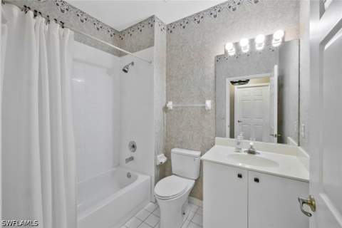 1340 Charleston Square Dr 101, Naples FL - photo 17 of 33