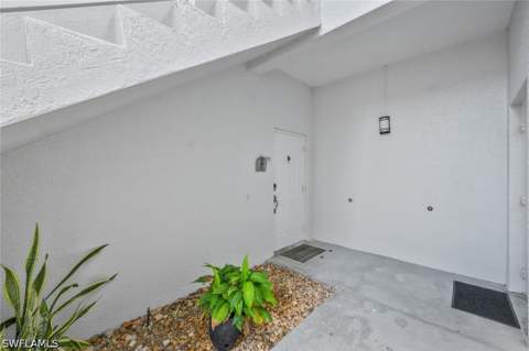 1340 Charleston Square Dr 101, Naples FL - photo 18 of 33